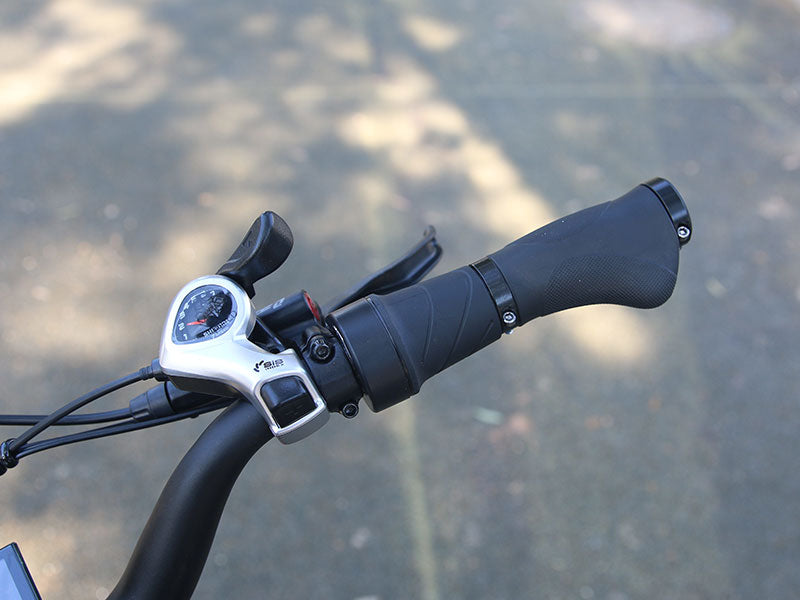 Which is Better: Thumb Throttle or Twist Throttle?