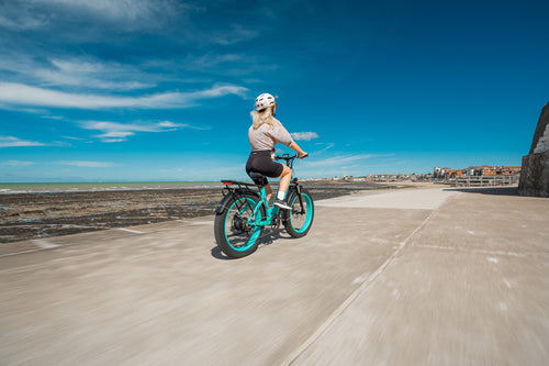 Cyrusher Kuattro ebike summer at the beach 02