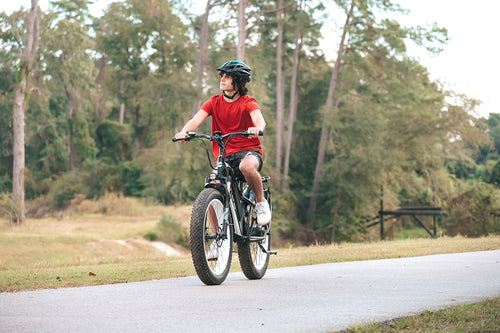 photo ebike cyrusher xf650 relaxing ride 05